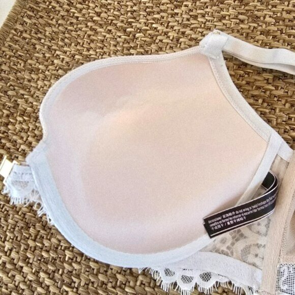 Victoria's Secret Lace Bra in White - Picture 9 of 16